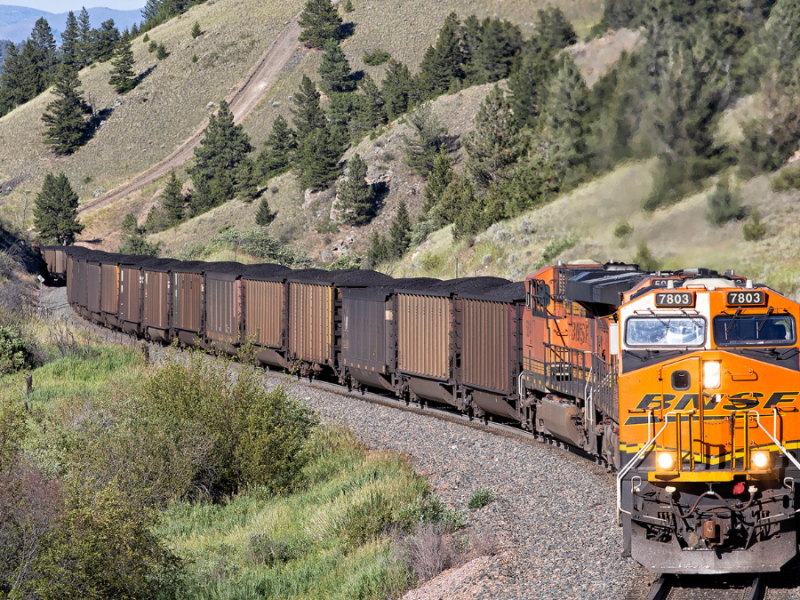 Coal company sues BNSF, alleging the railroad gave competitors better service